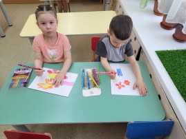 В средней группе №2 прошло занятие по рисованию «Цветы в вазе» В средней группе №2 прошло занятие по рисованию «Цветы в вазе».