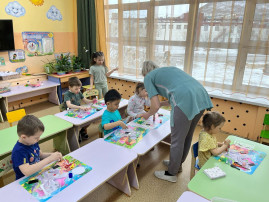18 марта в средней группе №1 прошло занятие по аппликации на тему «Пешеходный переход» 18 марта в средней группе №1 прошло занятие по аппликации на тему «Пешеходный переход».
